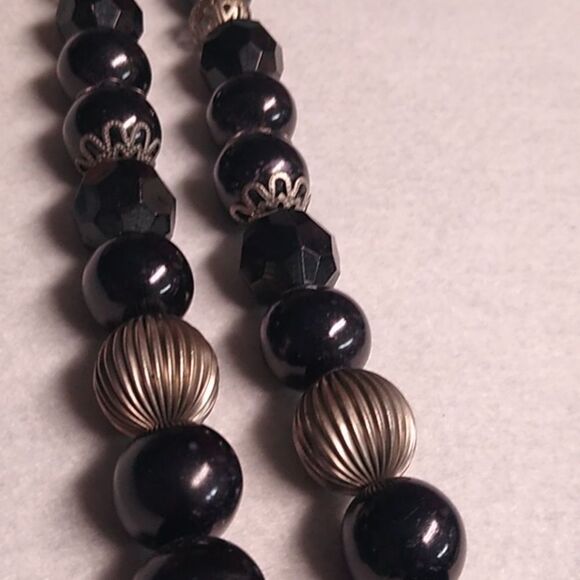 Elegant Black and Silver Graduated Beaded Necklace Grandmacore Cottagecore - Picture 5 of 7